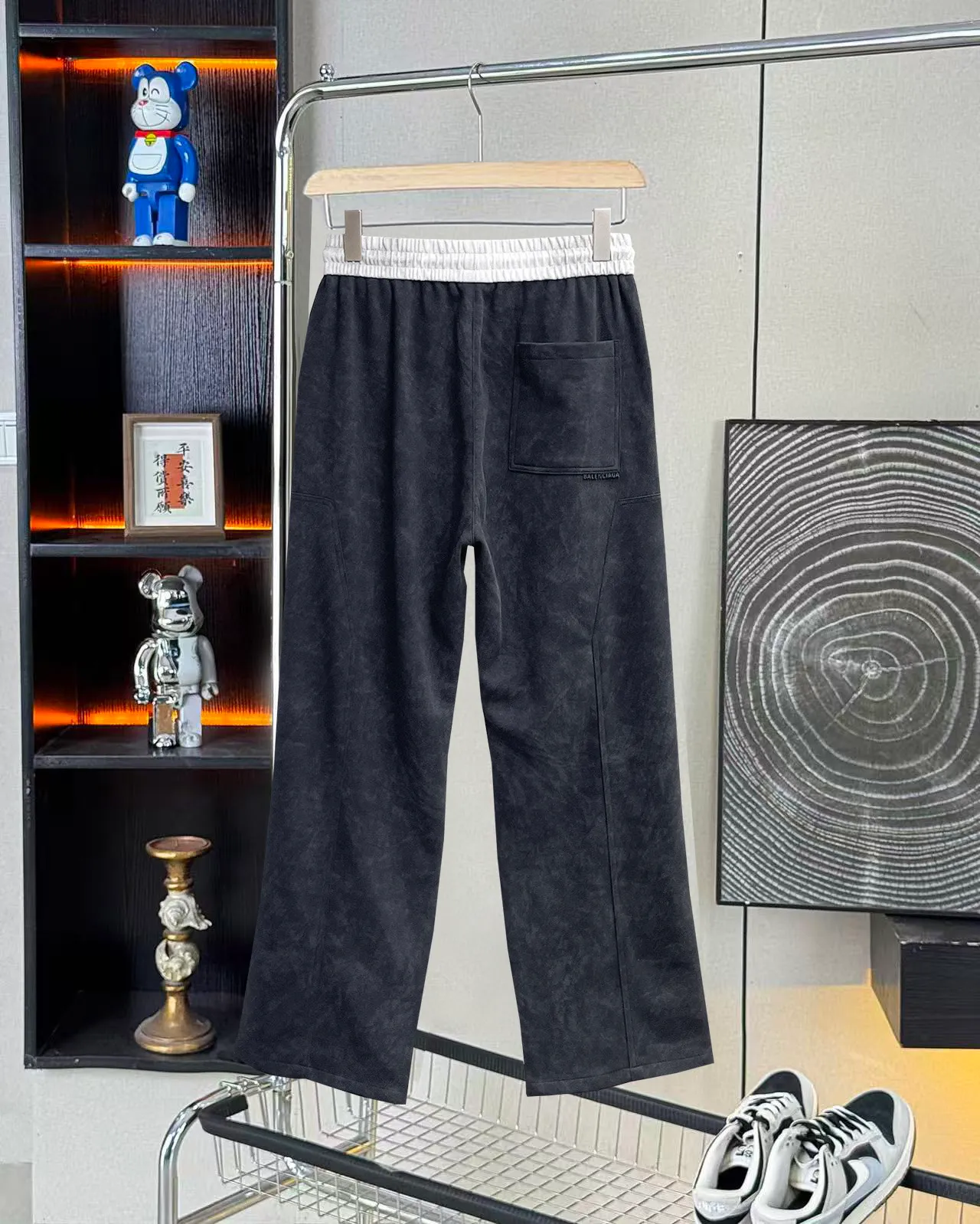 Balenciaga 🆕2026 Autumn and Winter New Arrival Casual Pants! The official website will be released simultaneously. Brand Classic LOGO casual pants, customized fabrics, excellent comfort and strong touch. Highly recognisable, perfect appearance and craftsmanship. Size:M-3XL